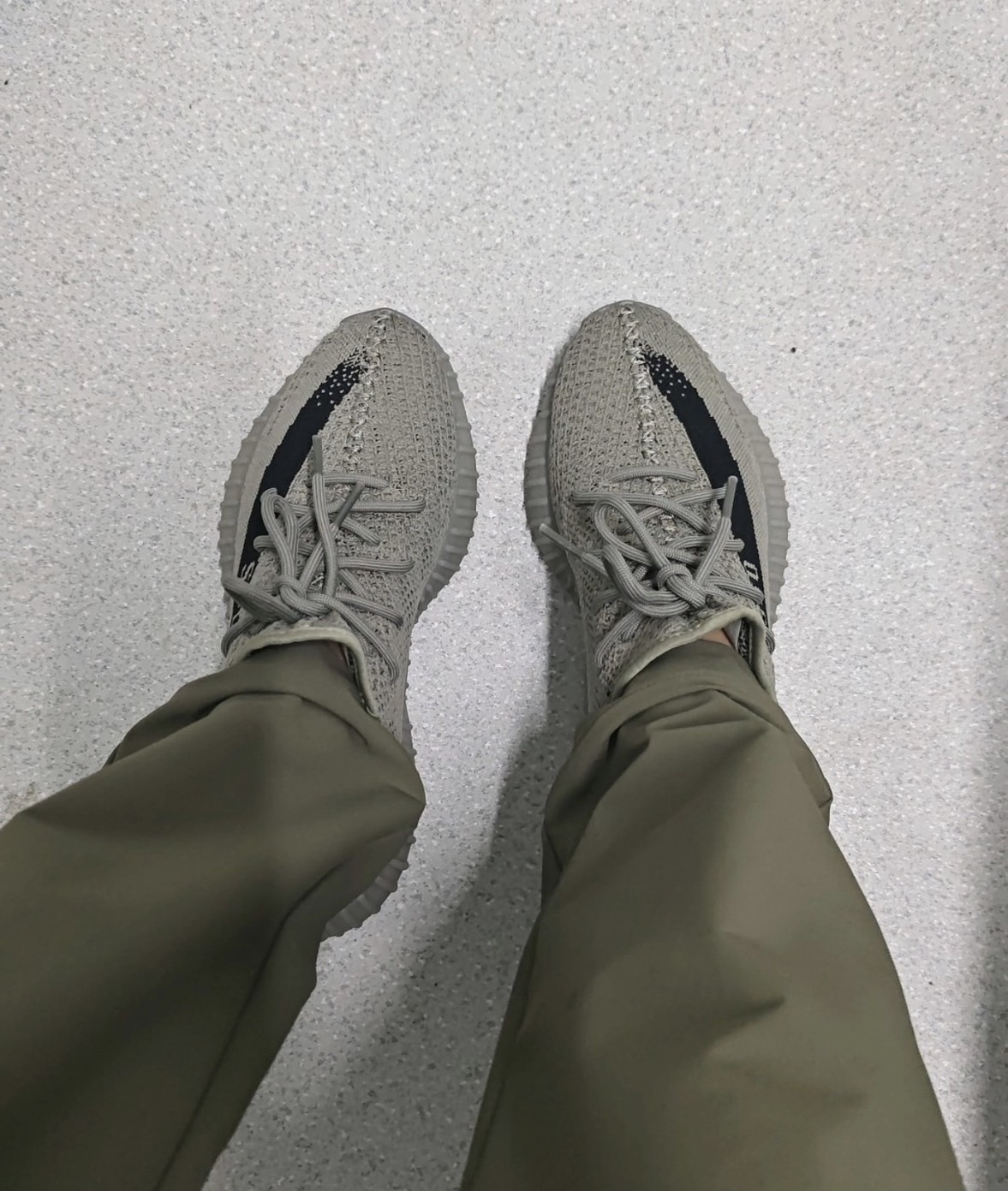 預購 Adidas Yeezy Boost 350 v2 黑芝麻