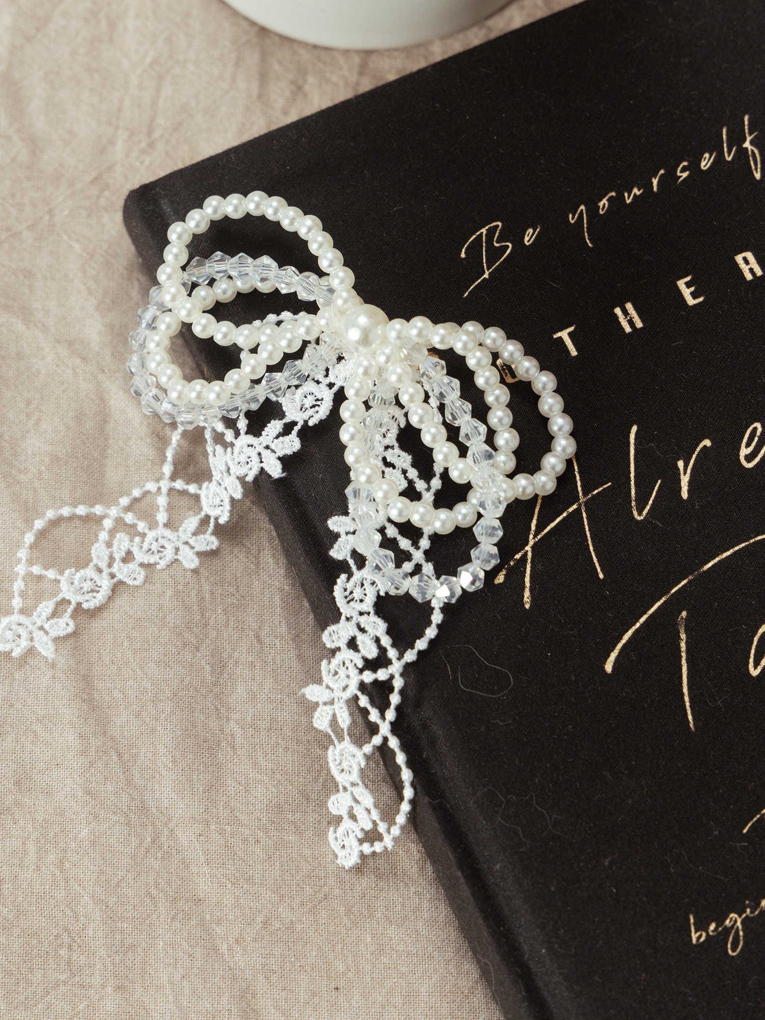 浪漫瑪麗。MUCHAT手作14KGP水晶珍珠蕾絲蝶結別針