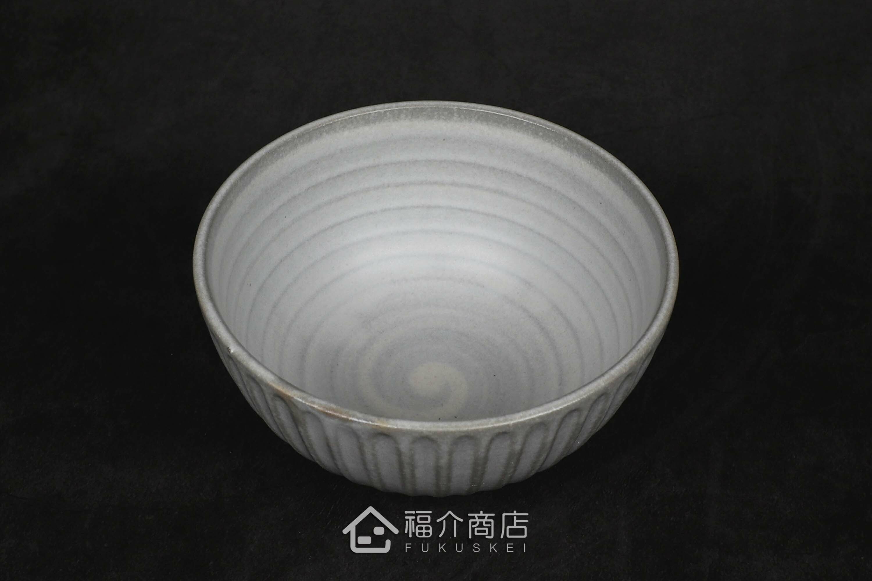 盛裝食物的陶瓷材質白色飯碗