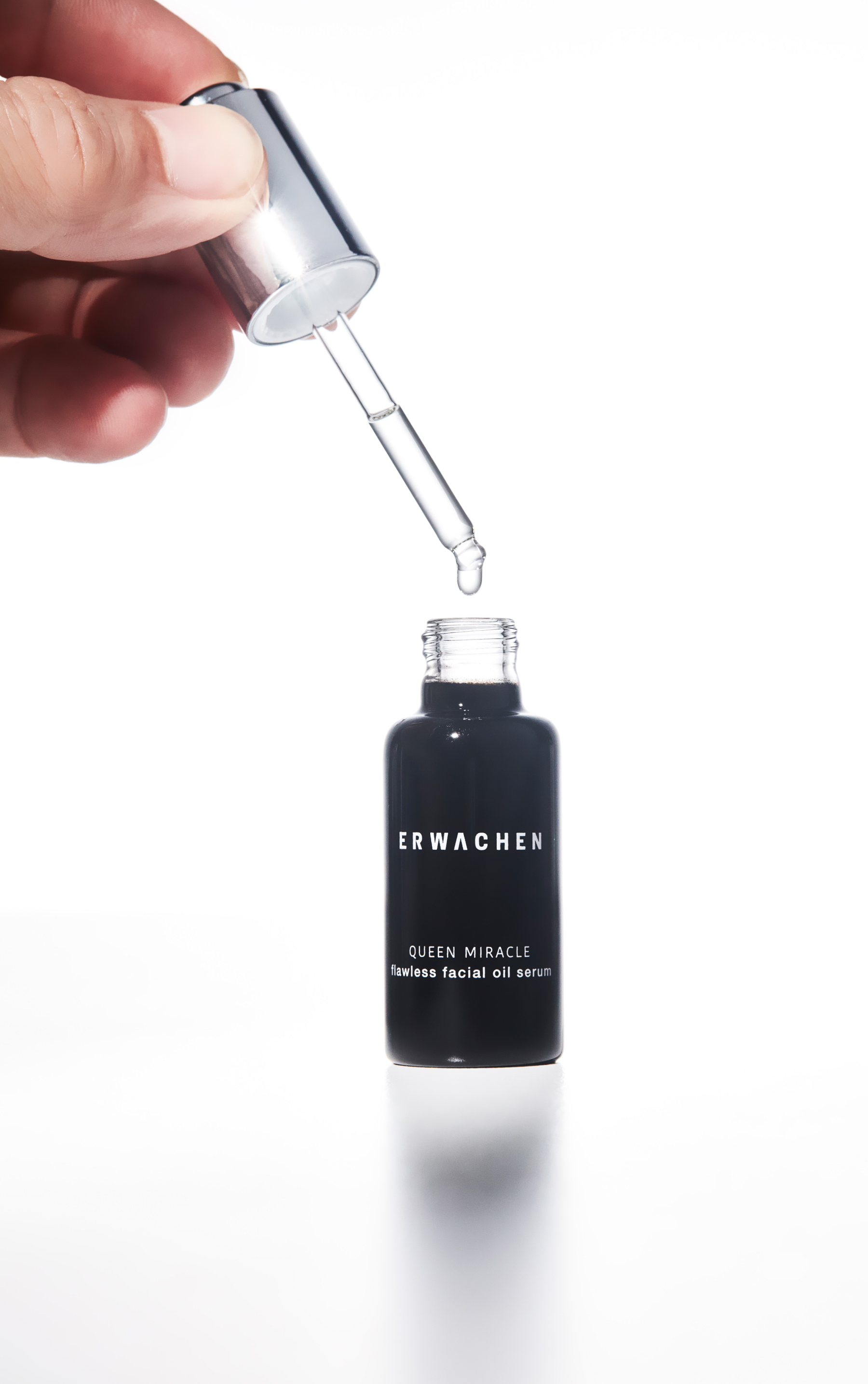 皇后奇蹟無痕精華油質地