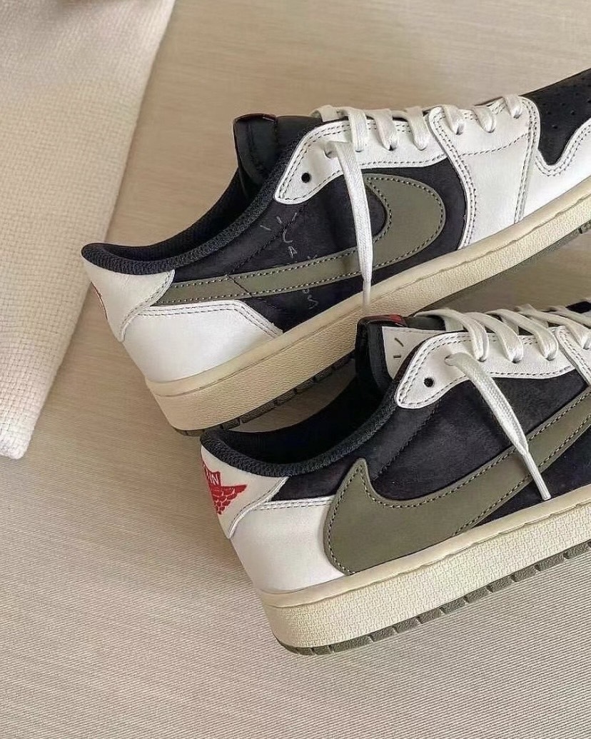 Travis Scott x Jordan Air Jordan 1 Low "Medium Olive" DZ4137-106