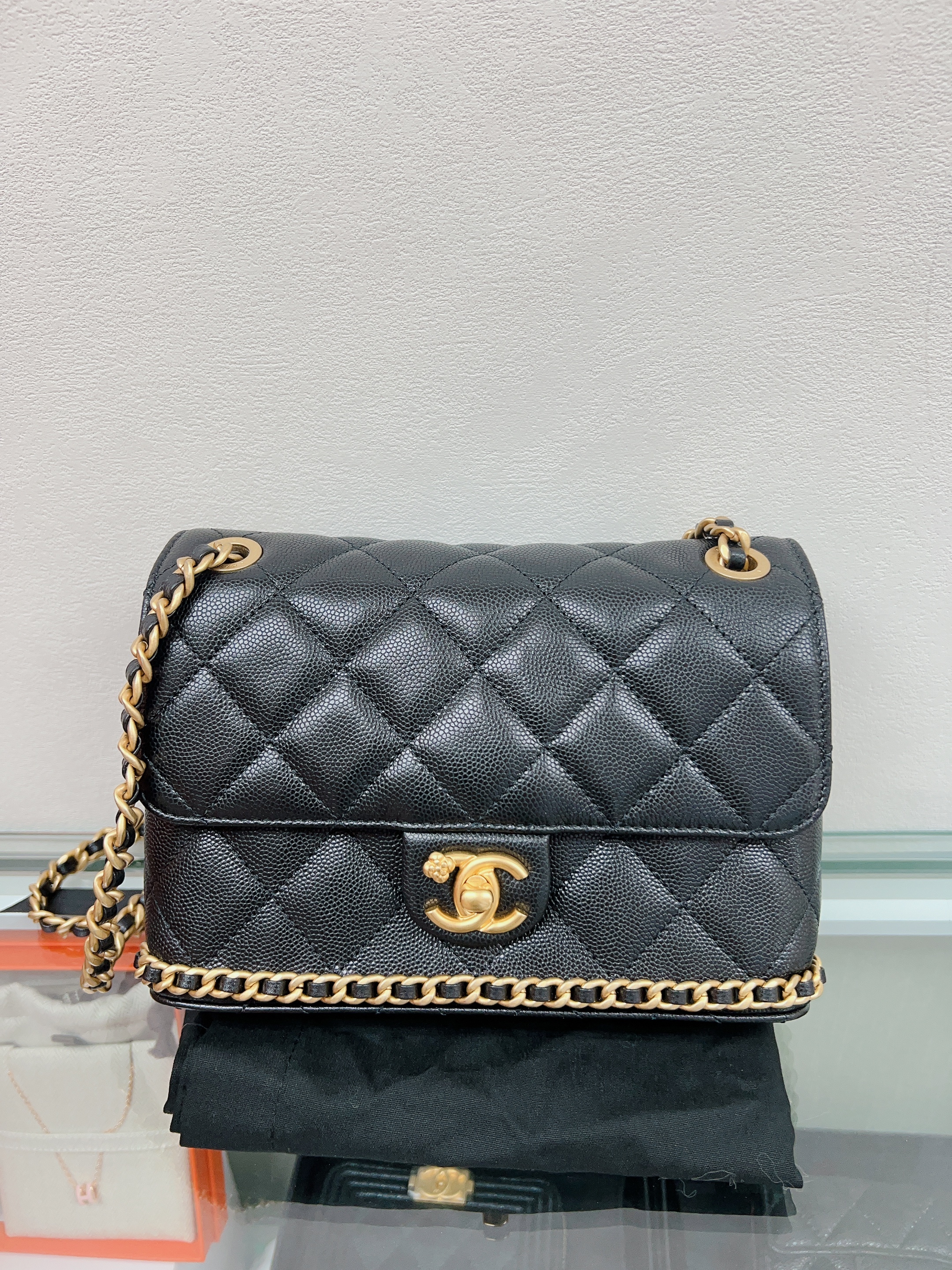 *Unused* Chanel flap bag 23k (black caviar/ GHW)
