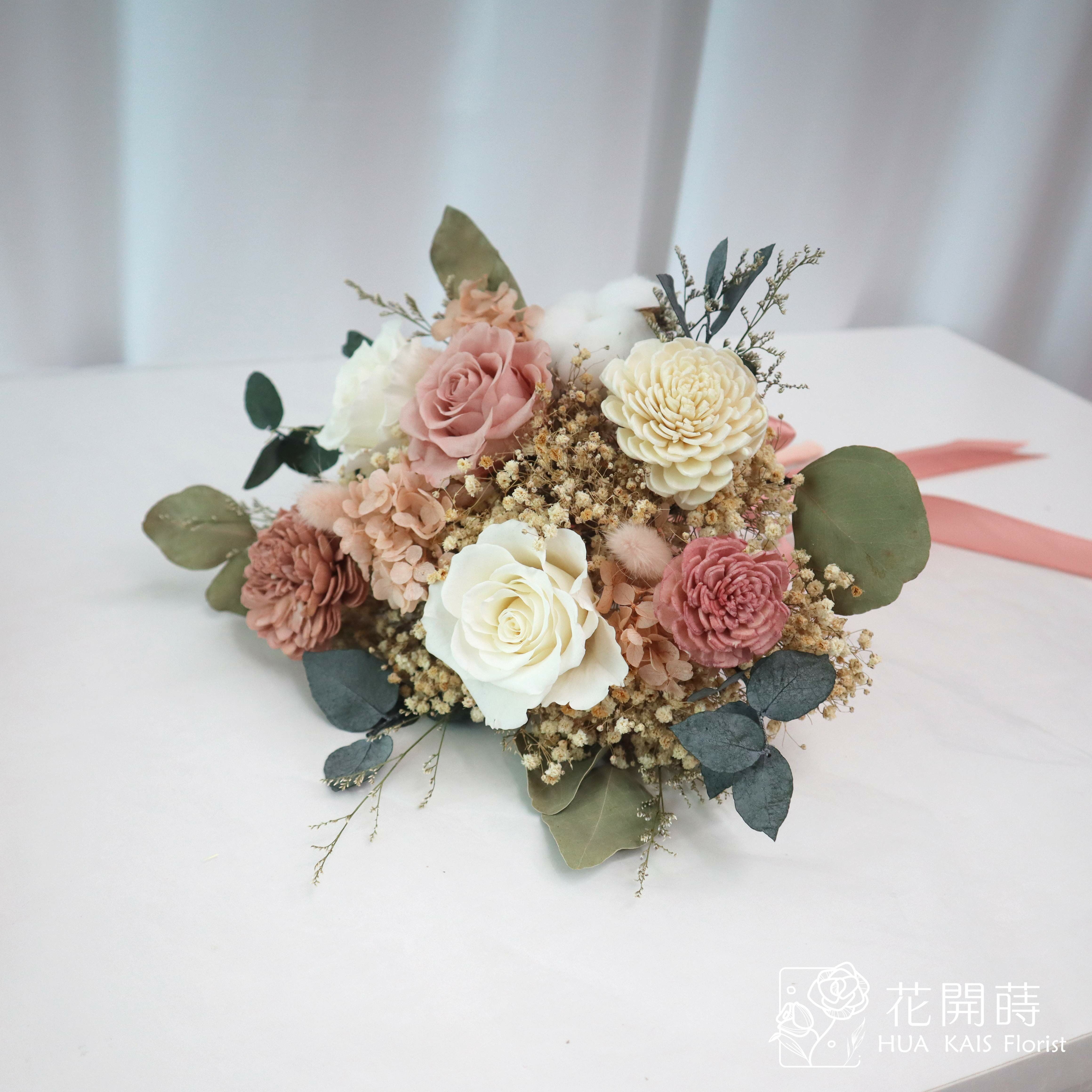 新娘捧花|伯爵牛奶新娘捧花|永生花捧花|外拍捧花|韓式捧花|圓形捧花|莫蘭迪色捧花|灰色捧花|永生捧花