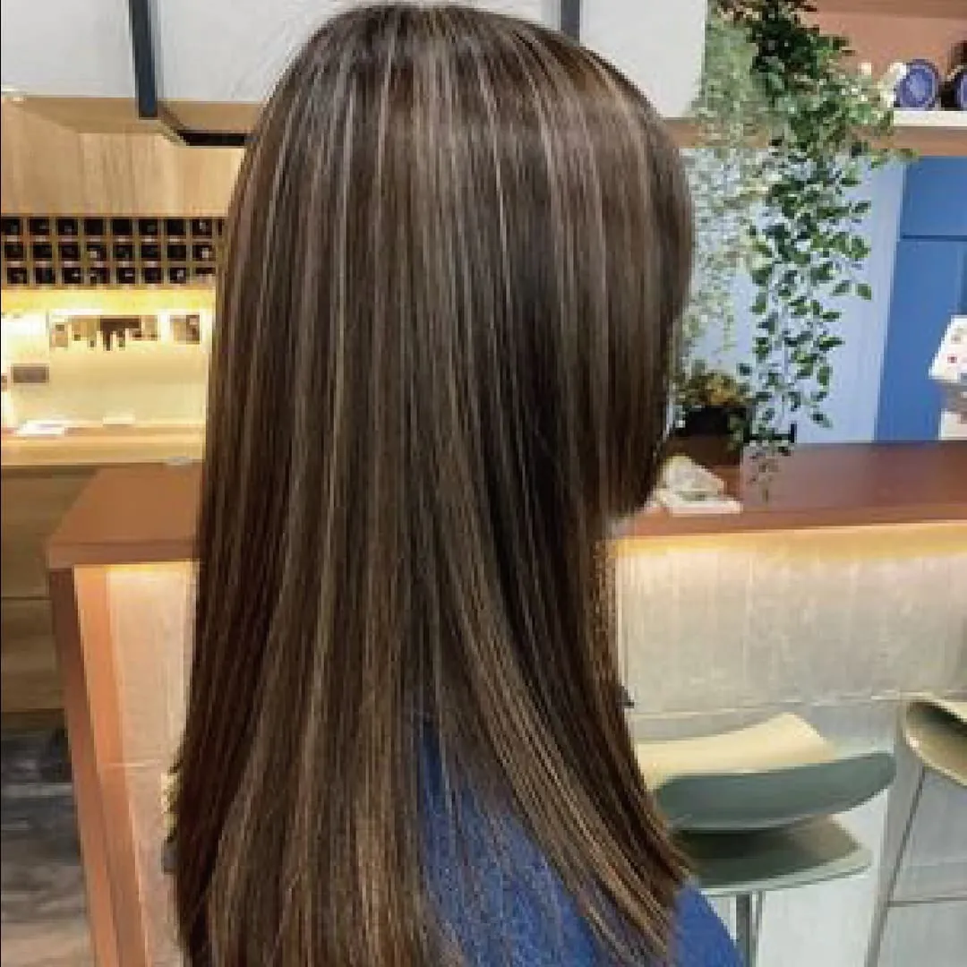 B.one's gray hair highlights work - clients with less than 30% gray hair can try brown-toned streak highlights.