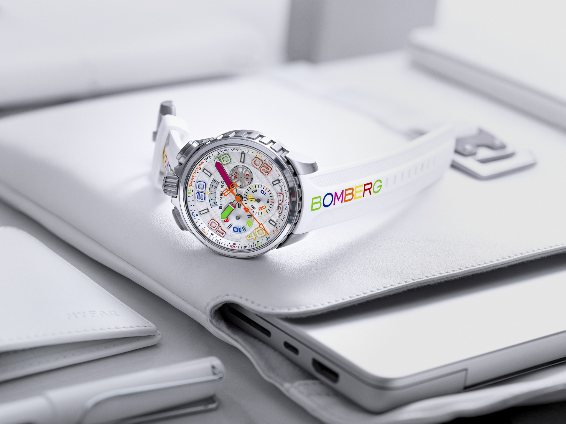 BOMBERG BOLT-68  BOLT-68  炫彩計時碼錶