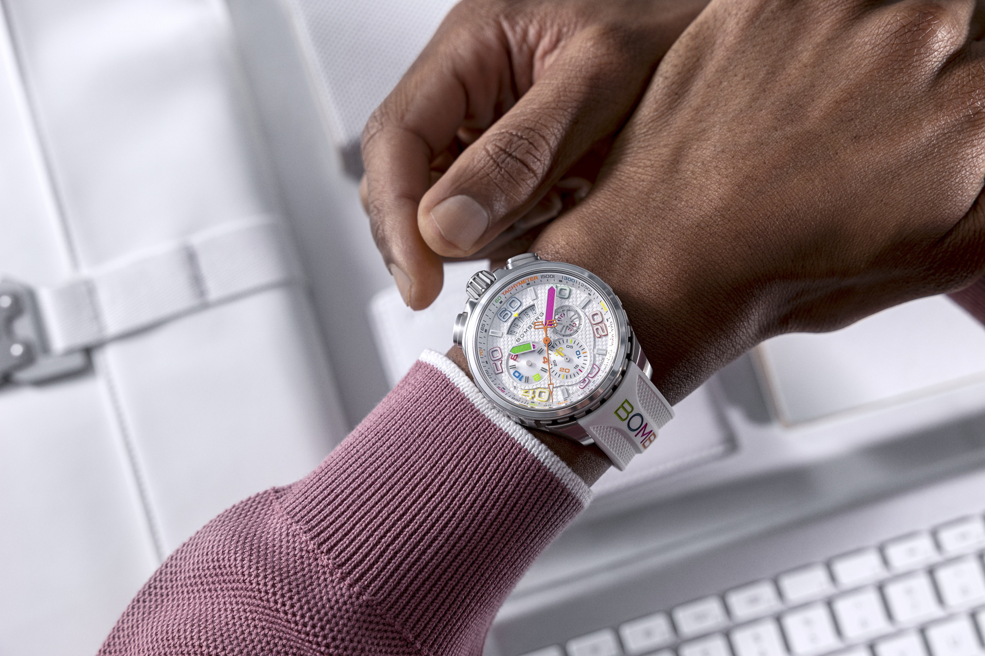 BOMBERG BOLT-68  BOLT-68  炫彩計時碼錶