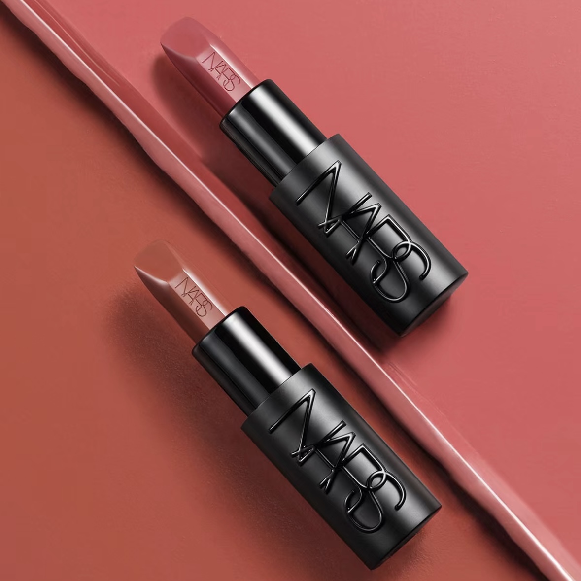 NARS奢慾緞光唇膏