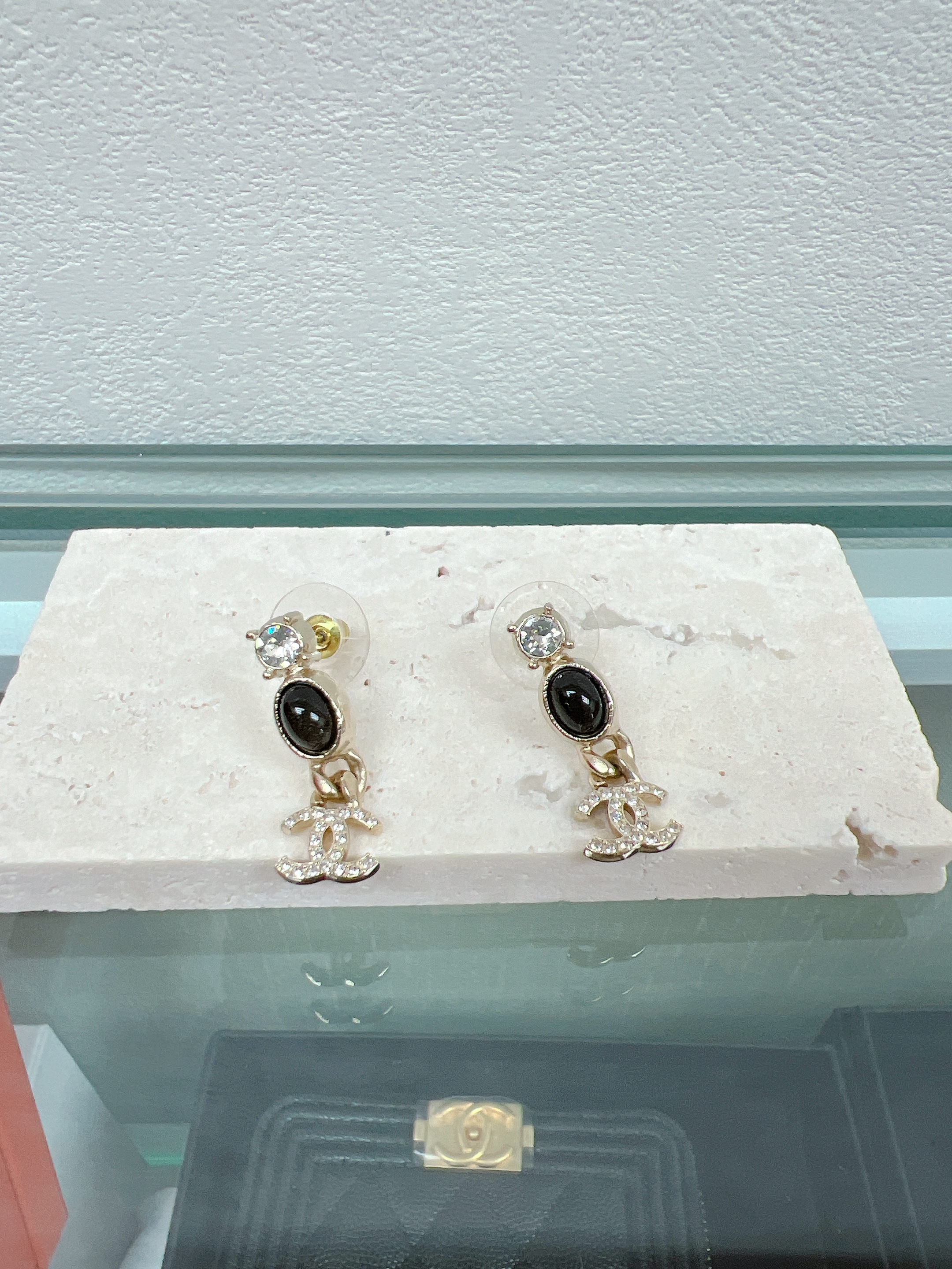 Chanel drop earrings black oval 21k