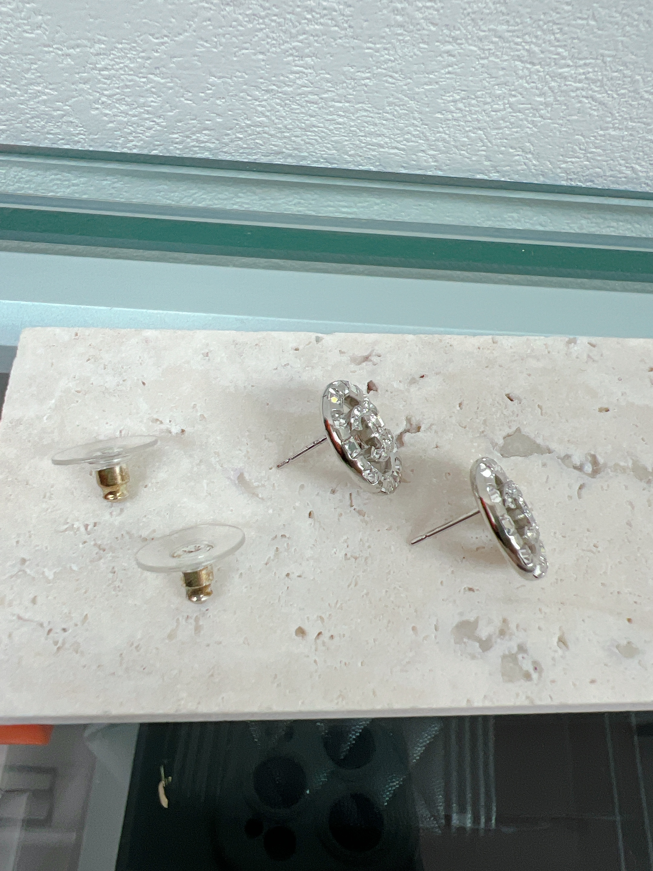 Chanel earrings round crystal 22p