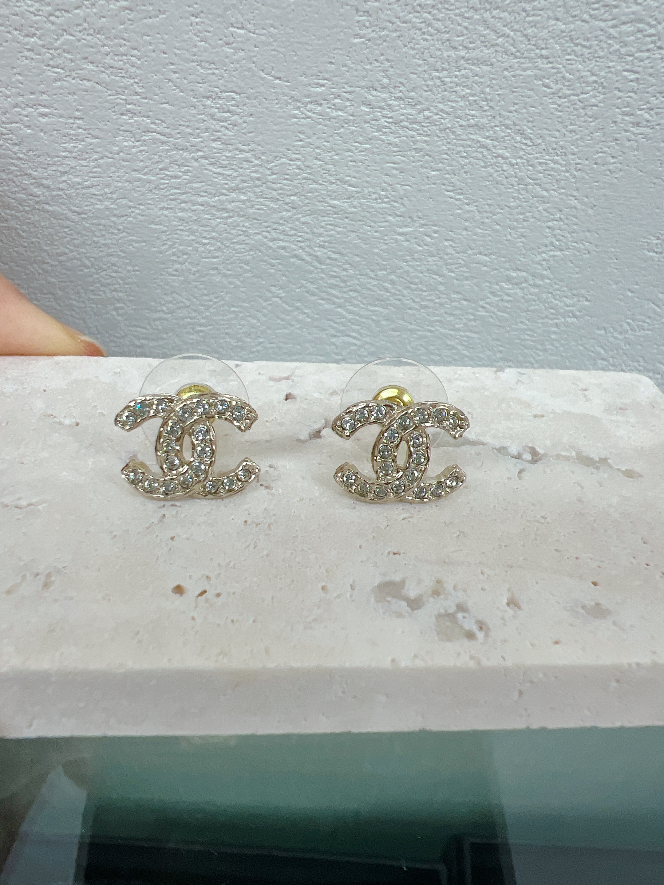 Chanel earrings cc logo 21a