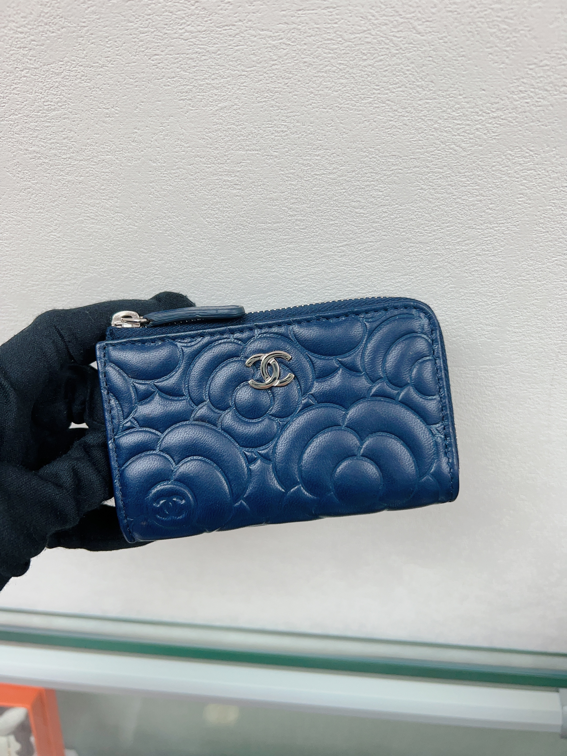 Chanel zipped wallet camellia (navy)