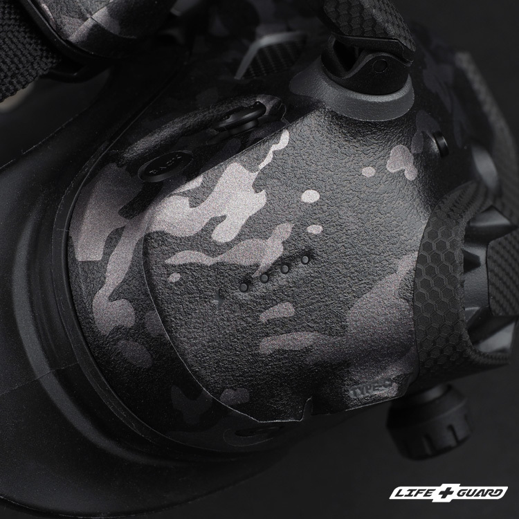 野戰迷彩黑貼膜質感特寫，LIFE+GUARD 設計風格