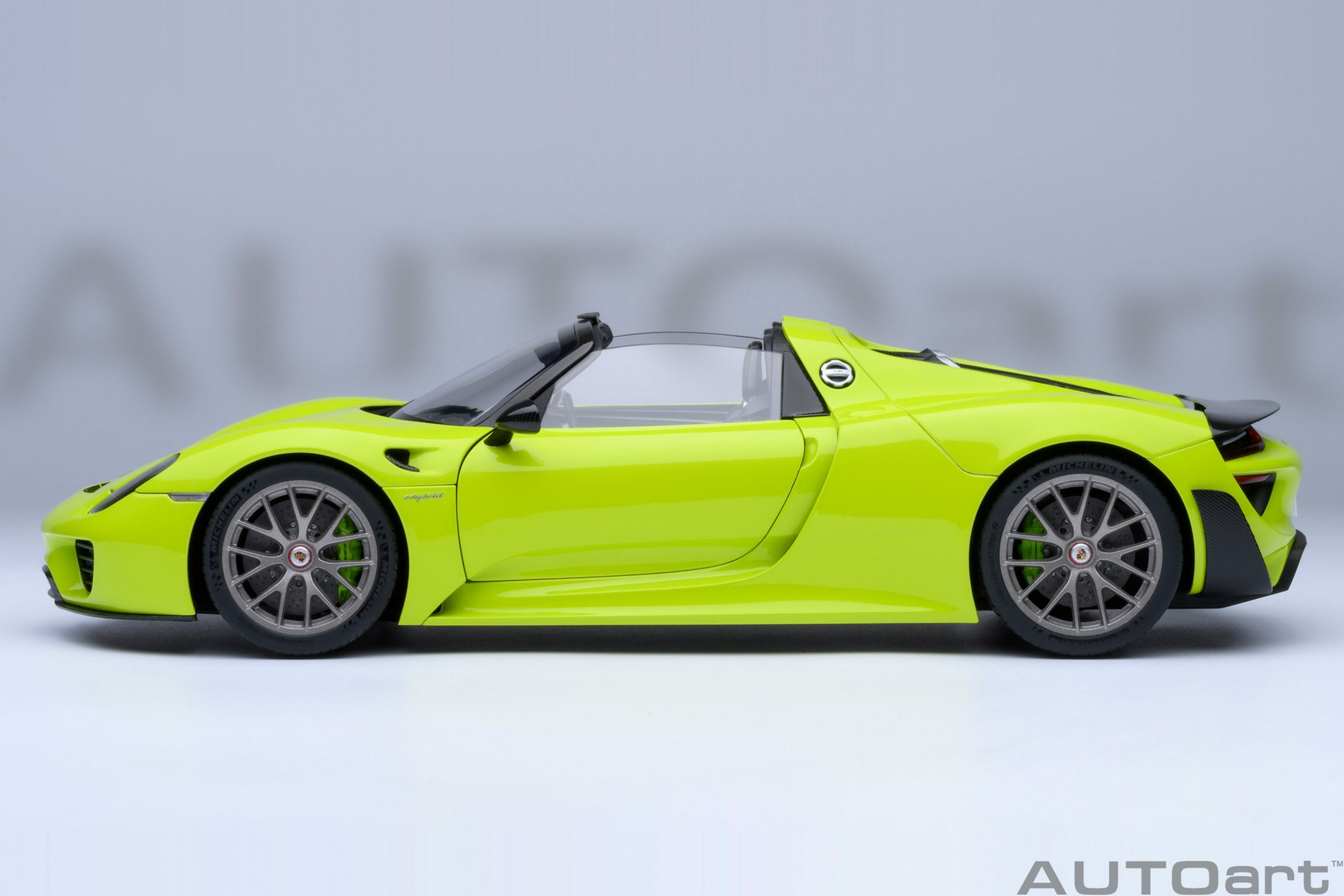 預訂 (訂金$300) (預訂價$1440) :1/18 AUTOART Porsche 918 Spyder Weissach Package (Acid Green) (77921)