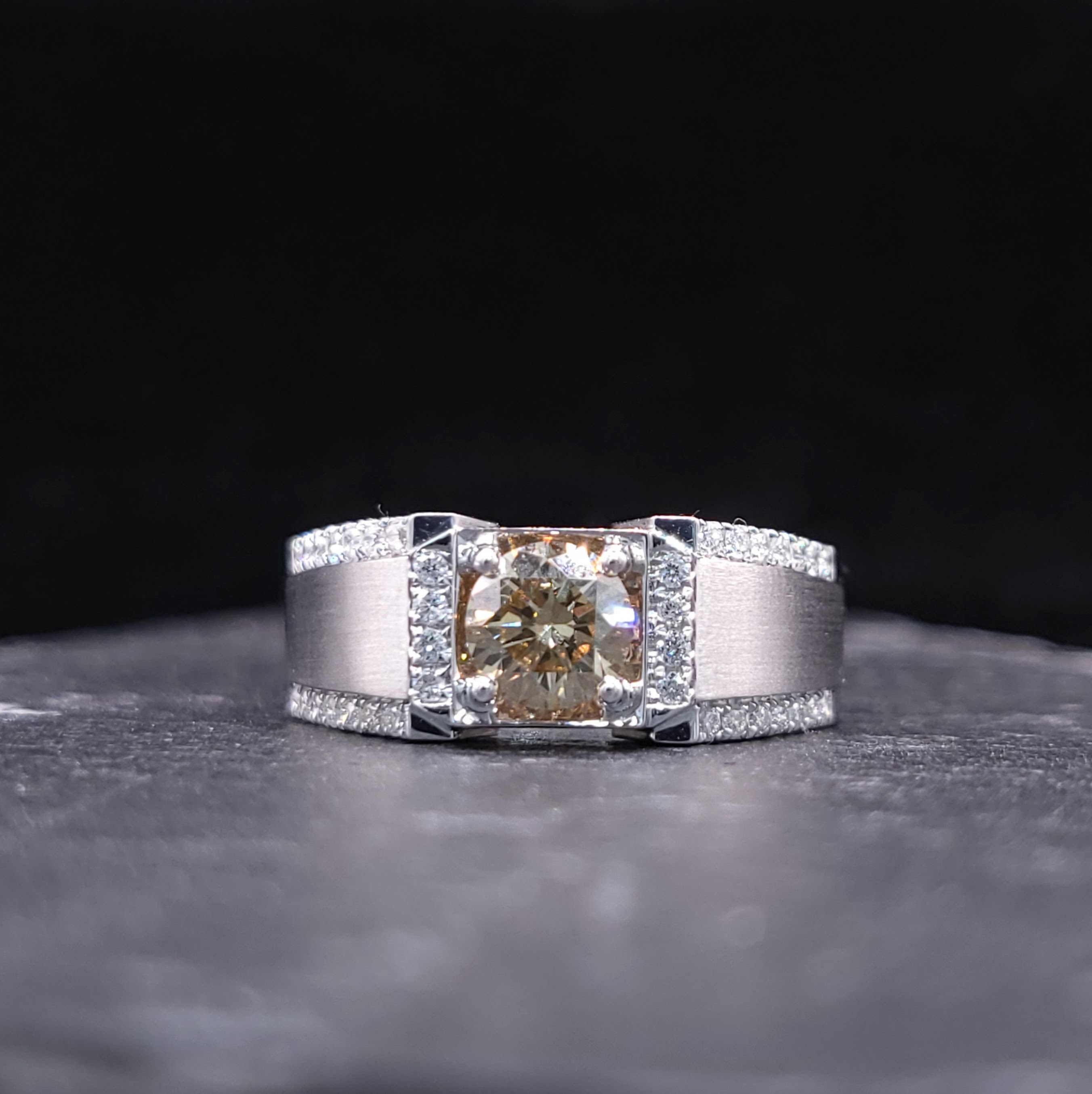 18K Gold 0.84ct Fancy Champagne Diamond Ring