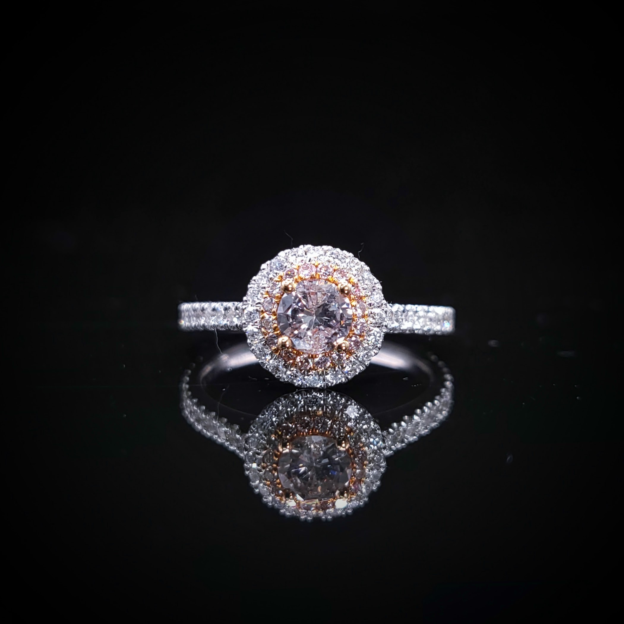 18K Gold 0.73ct Light Pink Diamond Ring