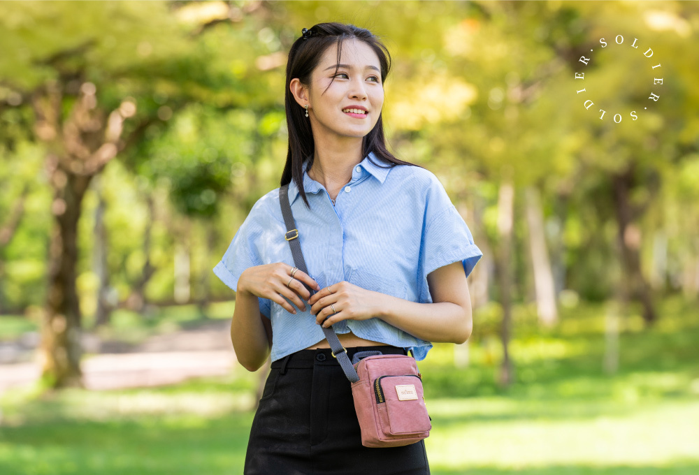 satana Soldier 放假趣迷你斜背包 陶土紅 SOS2150-620 形象照