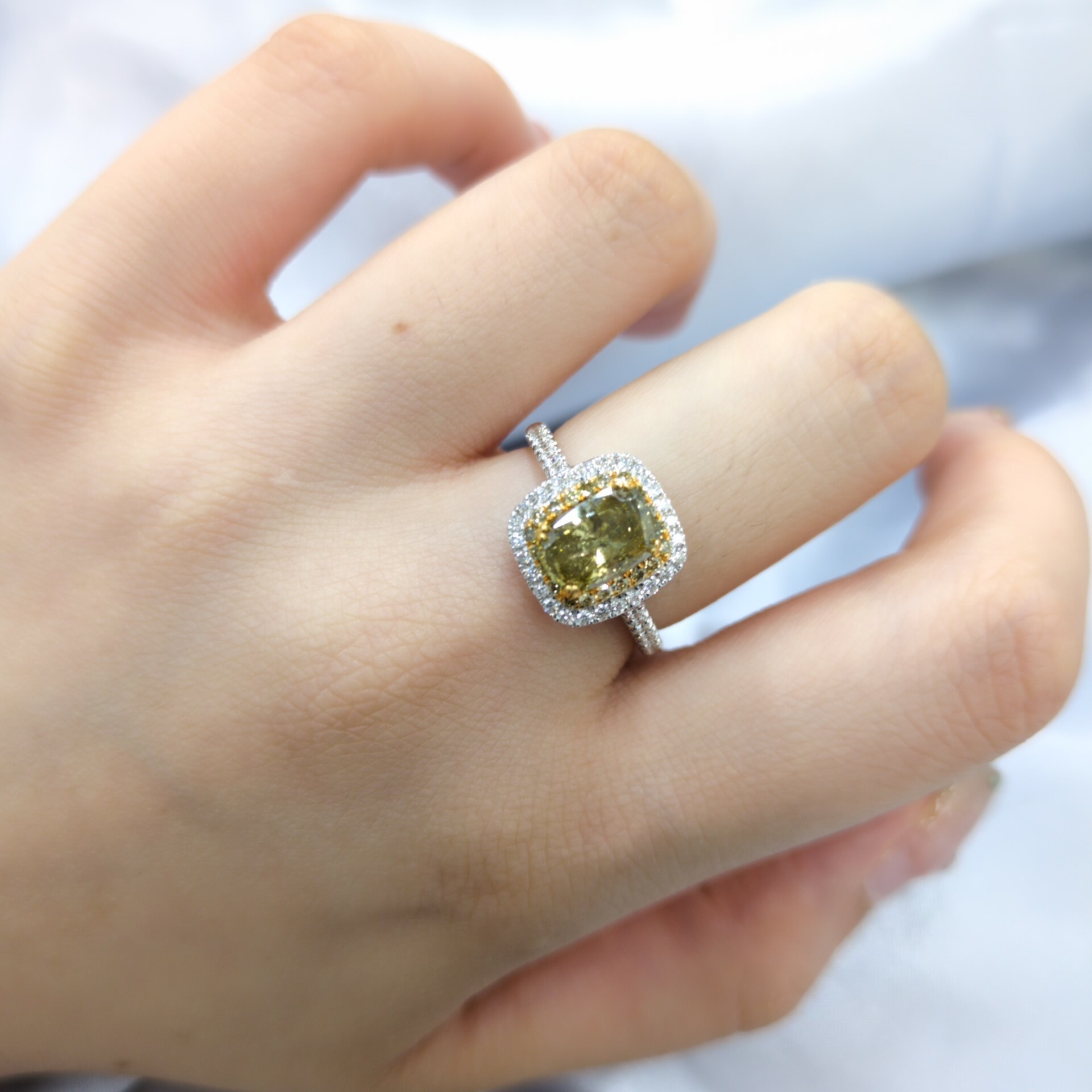 18K Gold 1.68ct Fancy Green Oval Cut Diamond Ring