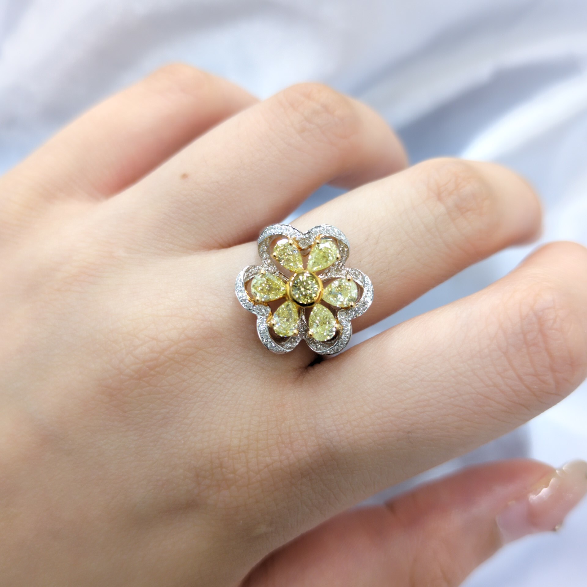 18K Gold 1.48ct Fancy Yellow Diamond Ring