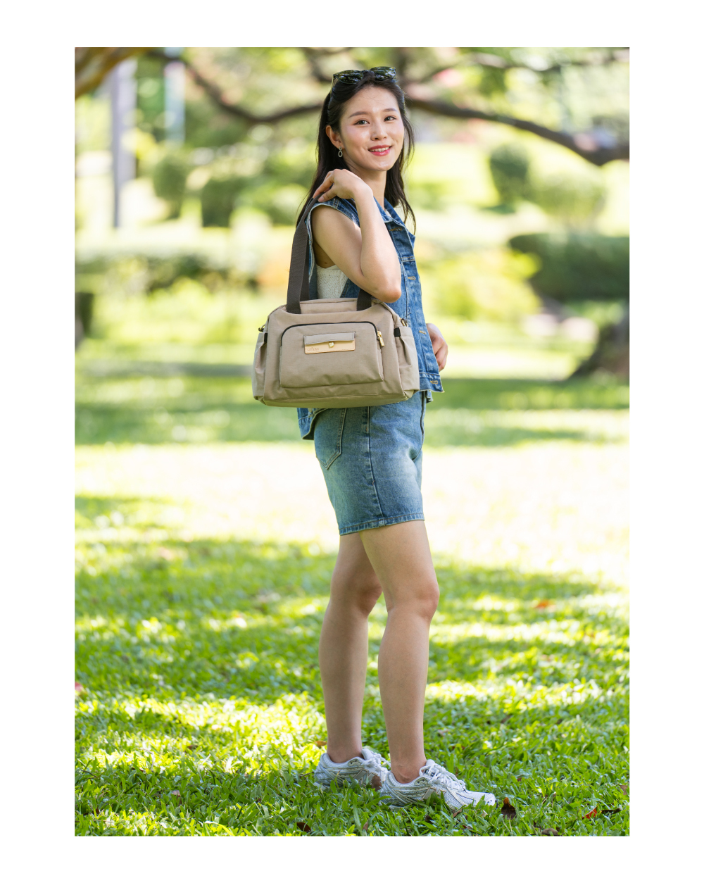 satana Soldier 趣遊漫步肩背包 奶茶色 SOS3050-419 側背形象照