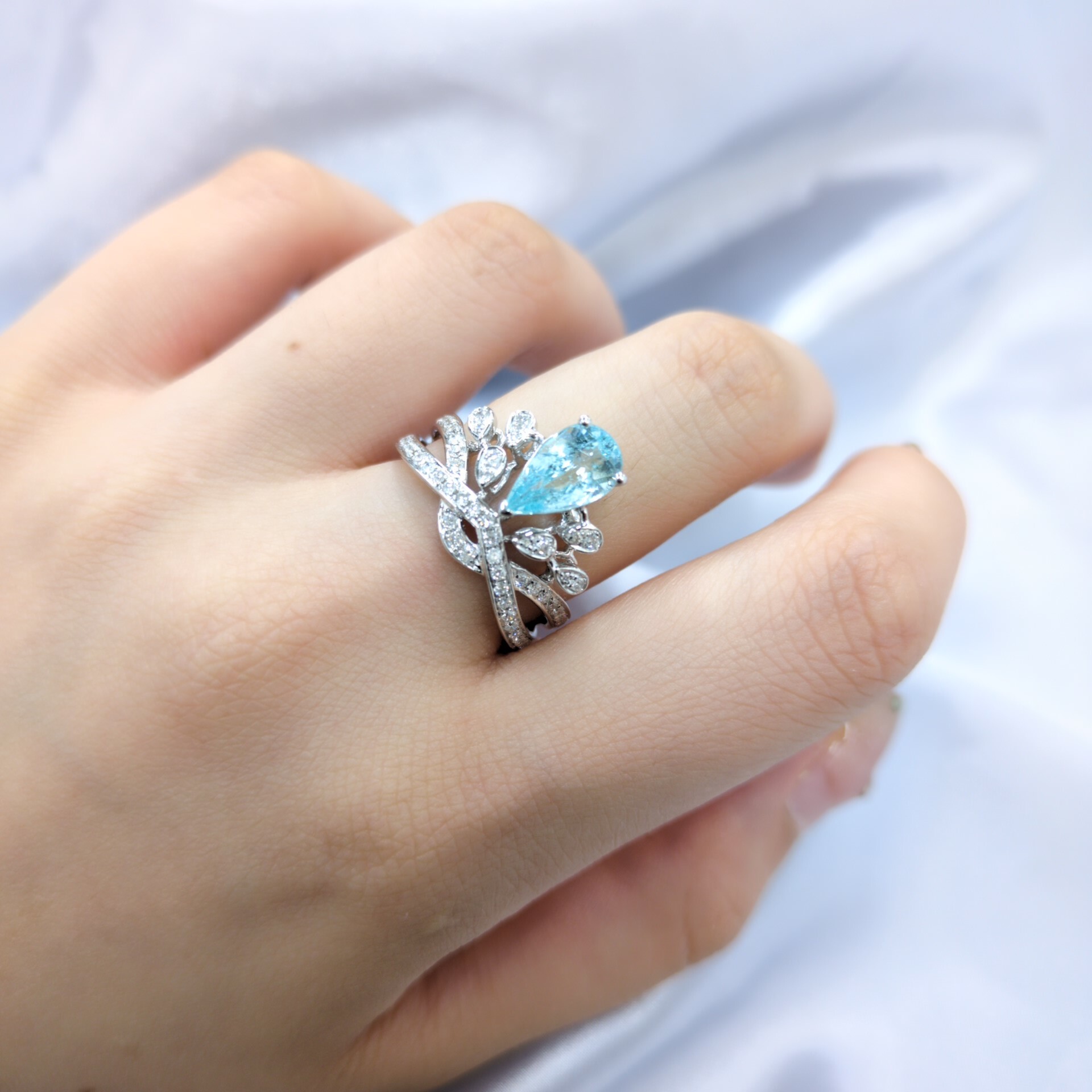 18K White Gold 1.58ct Paraiba and Diamond Ring