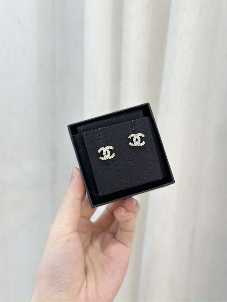 【エレガントなCCロゴ♡】CHANEL キャップ CHANEL CC logo Earrings Heart Rhinestone Dangle 🔥latest