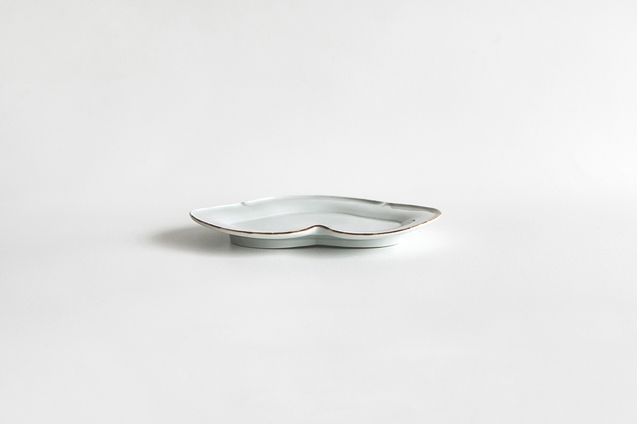 水野克俊-白磁口紅尖州浜形皿