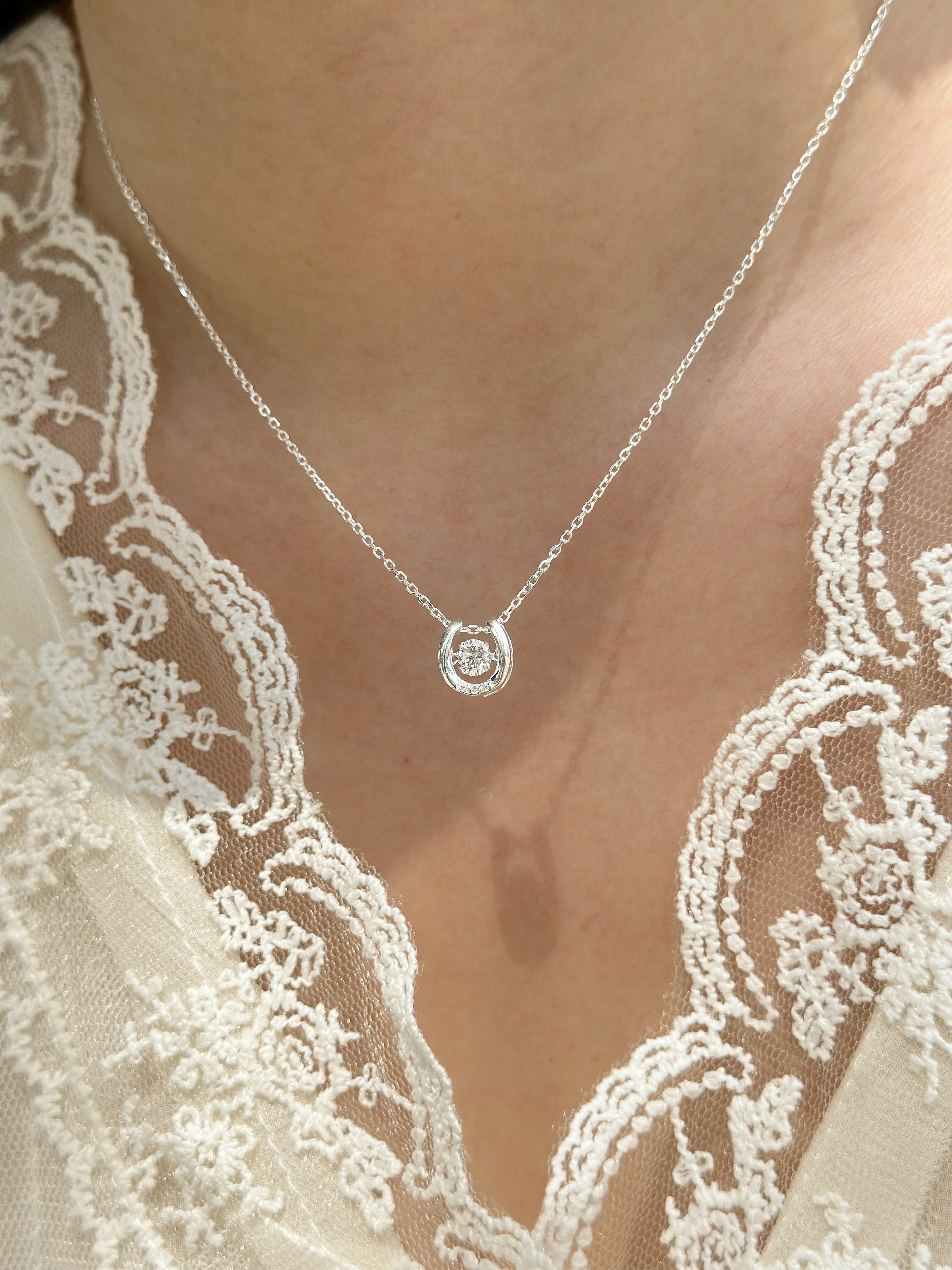 無二．U型單鑽靈動純銀鎖骨鏈