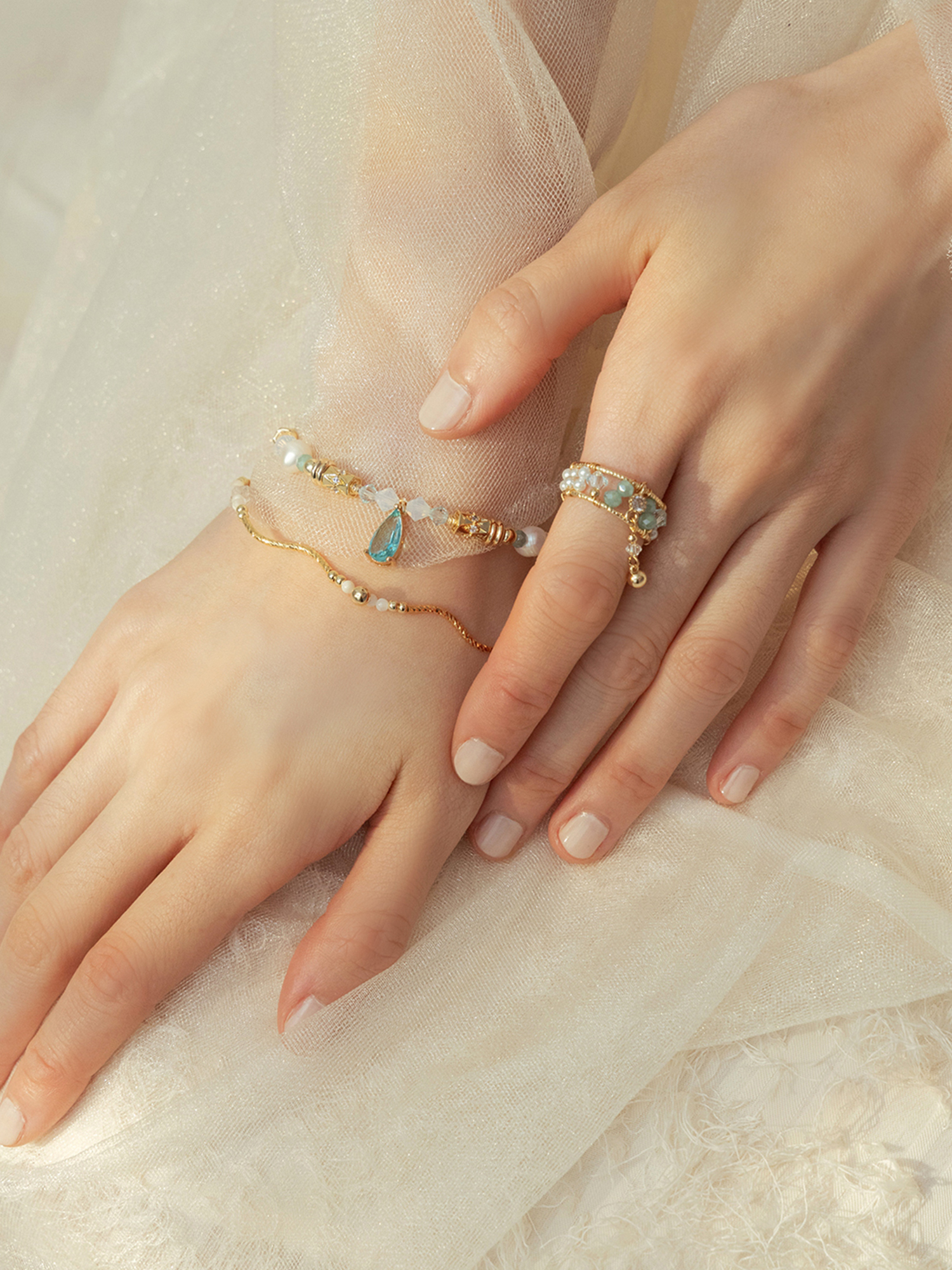 湖中幻象人。MUCHAT手作14KGP施華洛水晶貝殼波浪手鍊