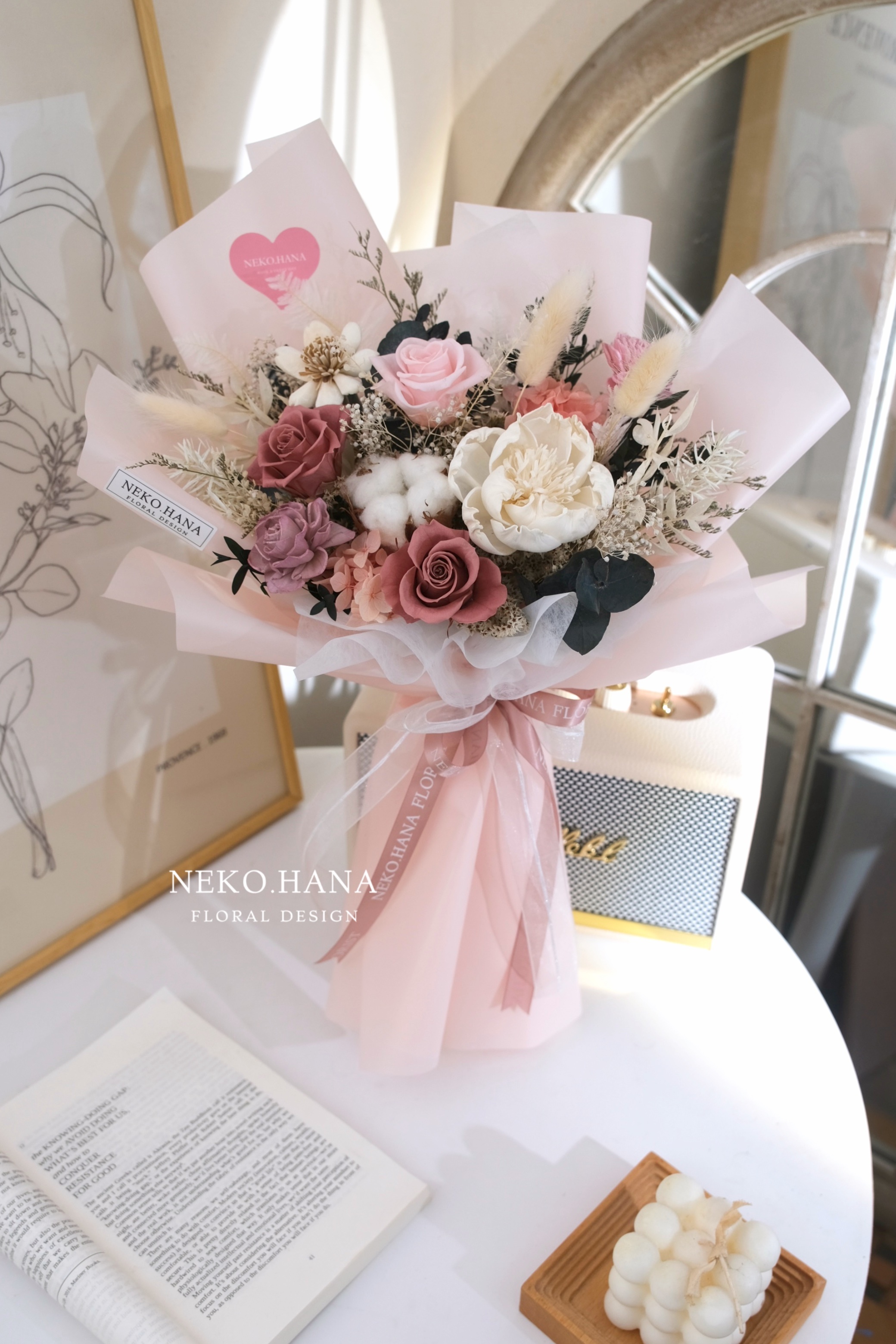 藕粉色永生玫瑰花束