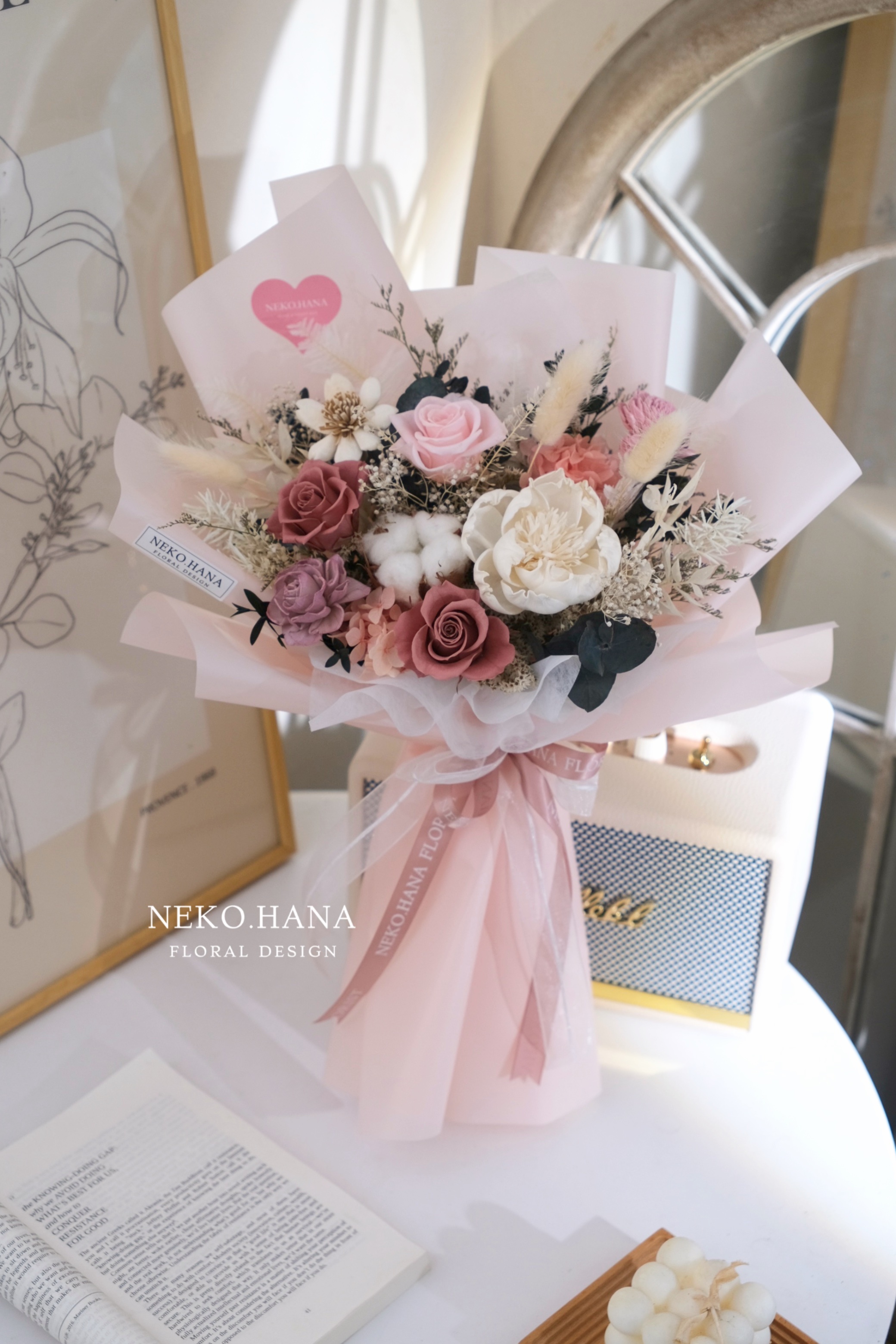 藕粉色永生玫瑰花束