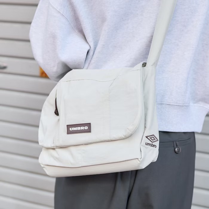 UMBRO 斜背小包包