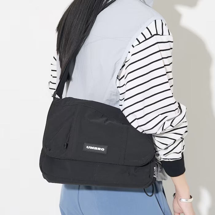 UMBRO 斜背小包包