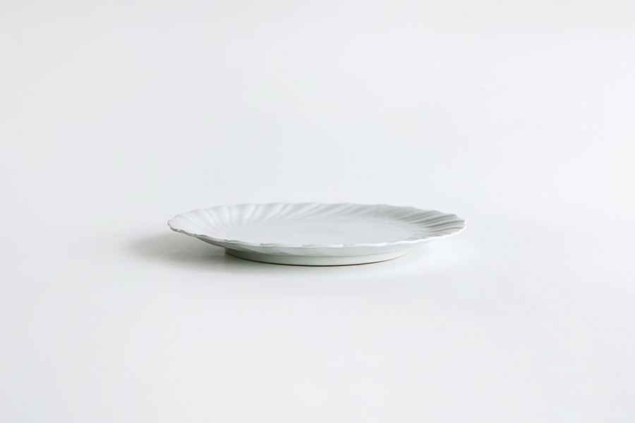 水野克俊-白磁波輪花7寸皿