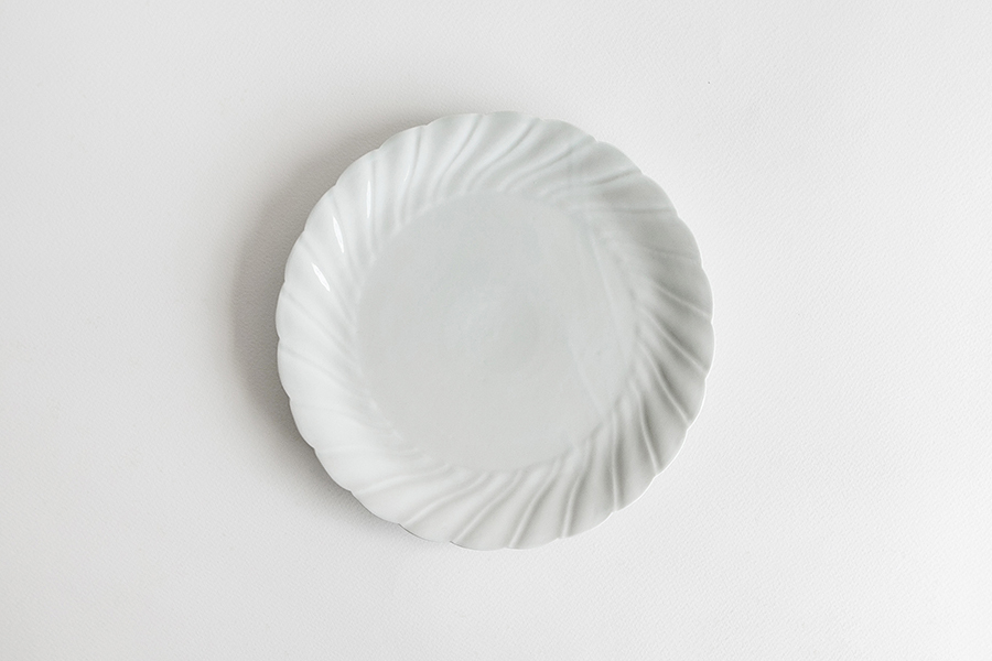 水野克俊-白磁波輪花7寸皿