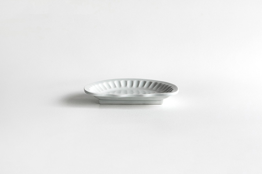 水野克俊 - 白磁鎬紋半月判小皿