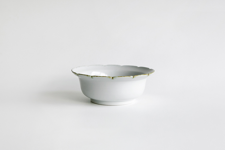 水野克俊- 白磁鐵卷輪花銅鑼缽