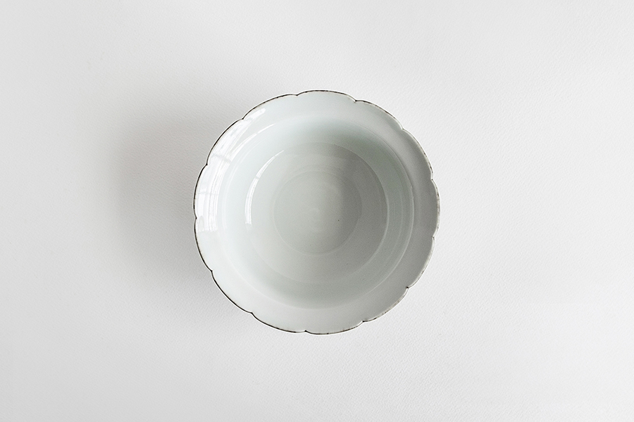 水野克俊 - 白磁鐵卷輪花銅鑼缽