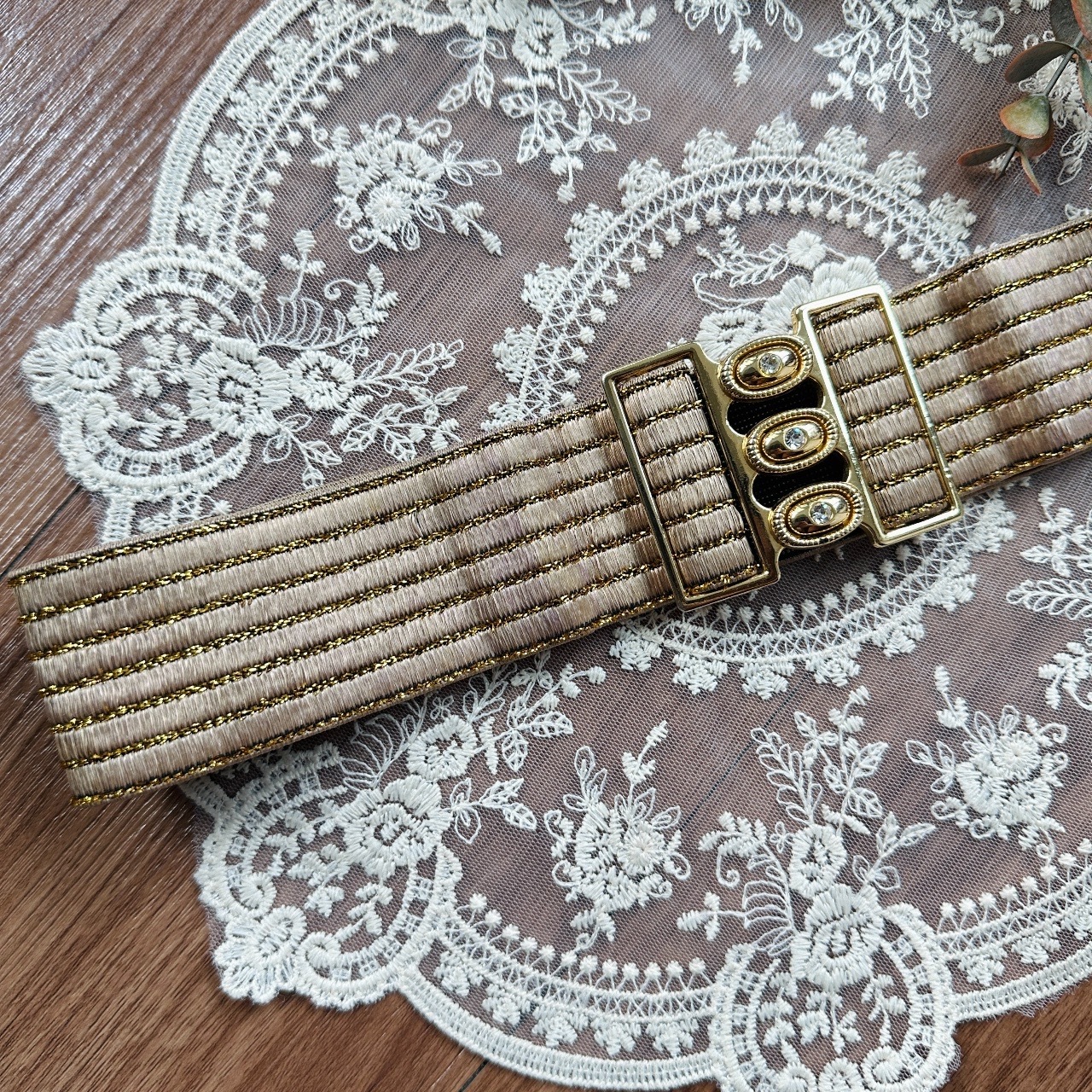 淺杏色金蔥線間條橡根腰帶