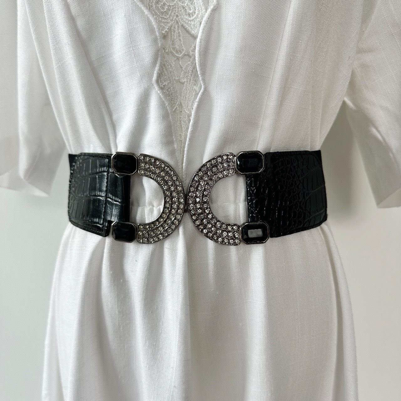 黑色華麗感閃石扣橡根腰帶