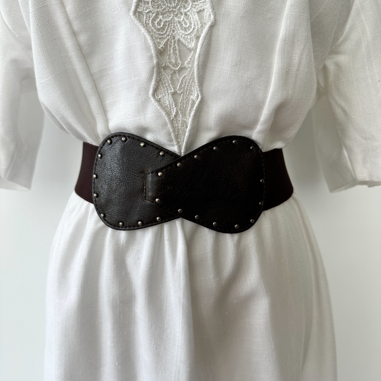 深啡色蝴蝶形扣橡根腰帶