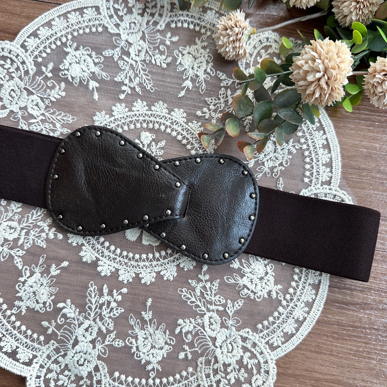 深啡色蝴蝶形扣橡根腰帶