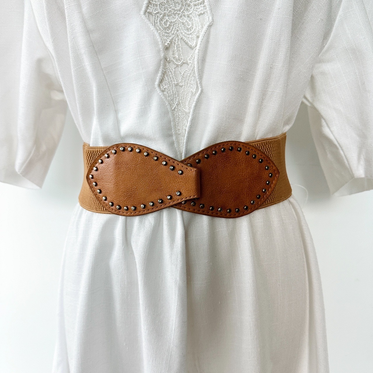 淺啡色蝴蝶形扣橡根腰帶