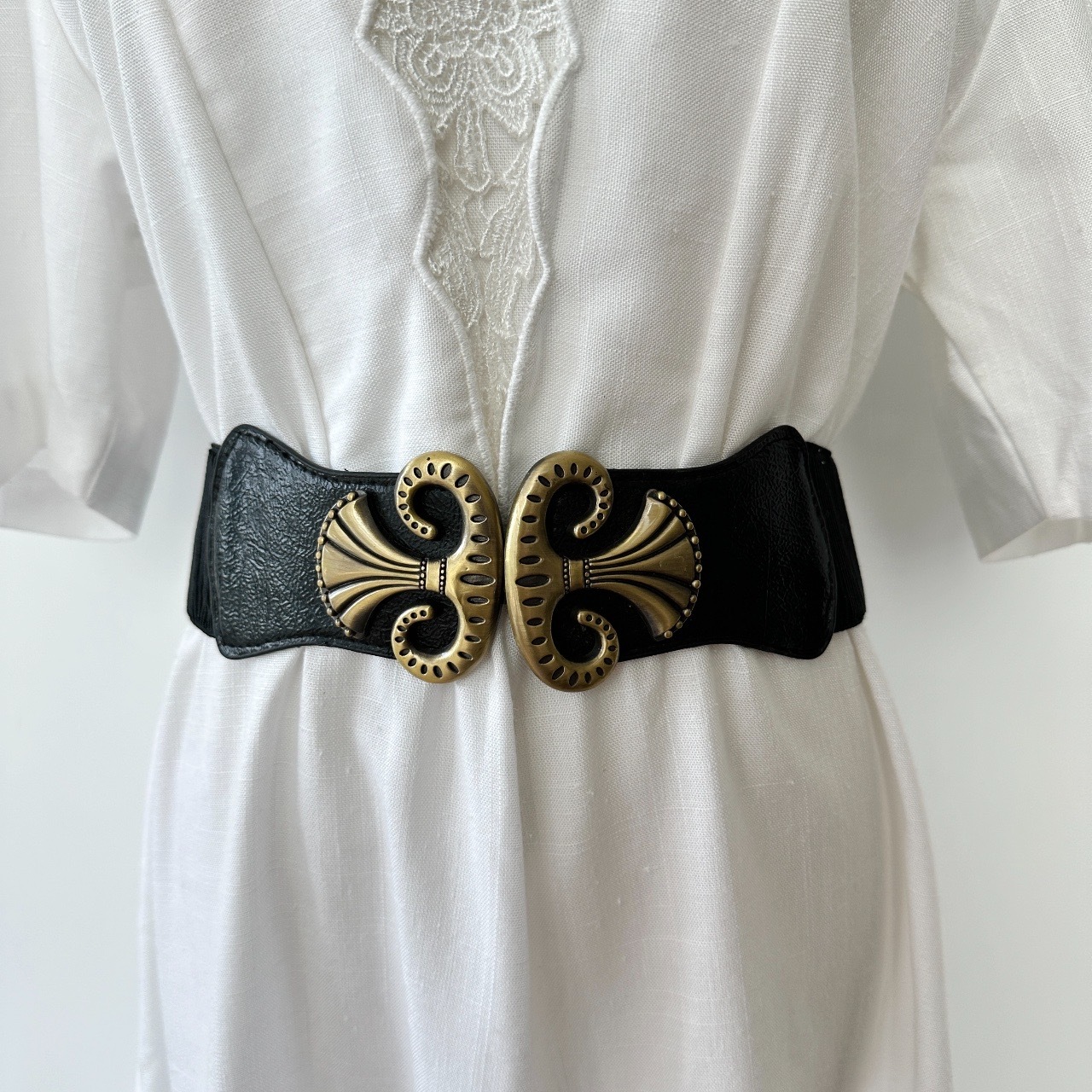 黑色宮廷感扣橡根腰帶