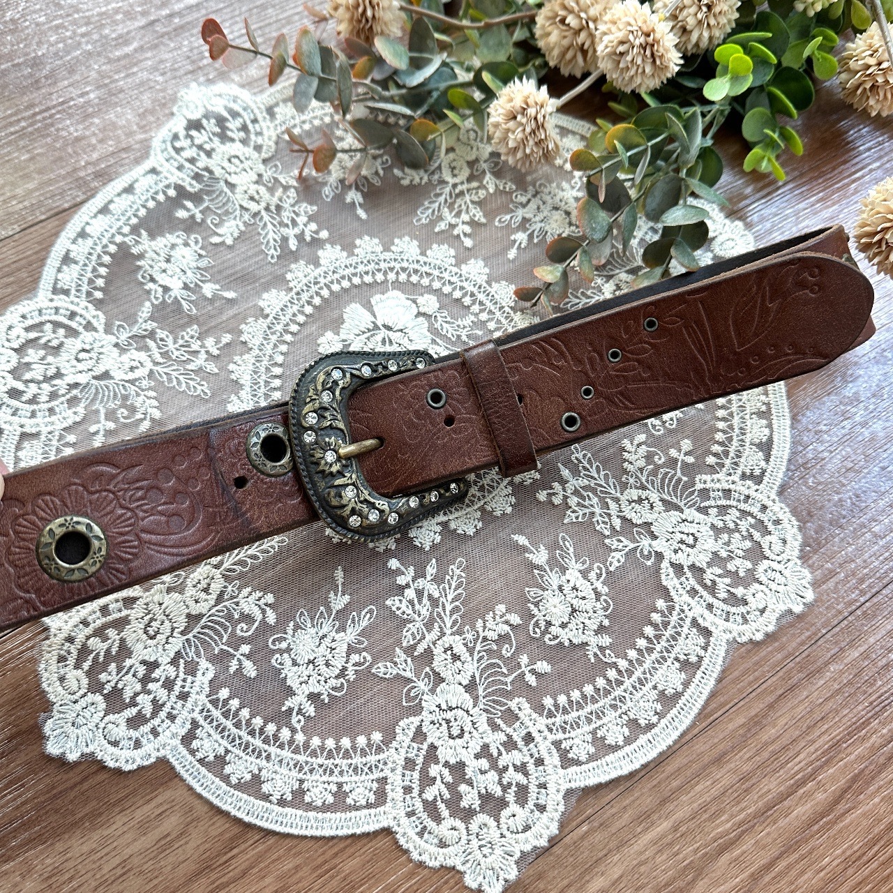 深啡色閃石雕刻扣腰帶