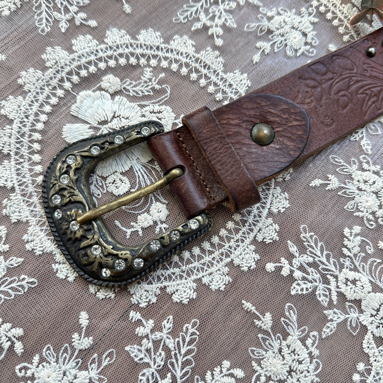 深啡色閃石雕刻扣腰帶