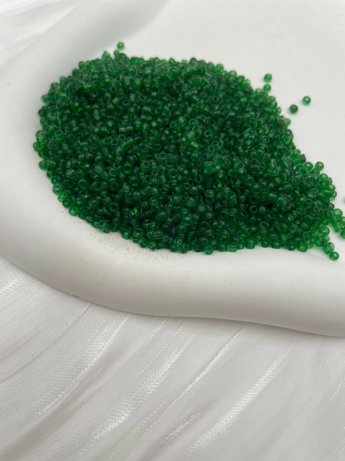 新-No.3透明綠繡珠50g2.5mm