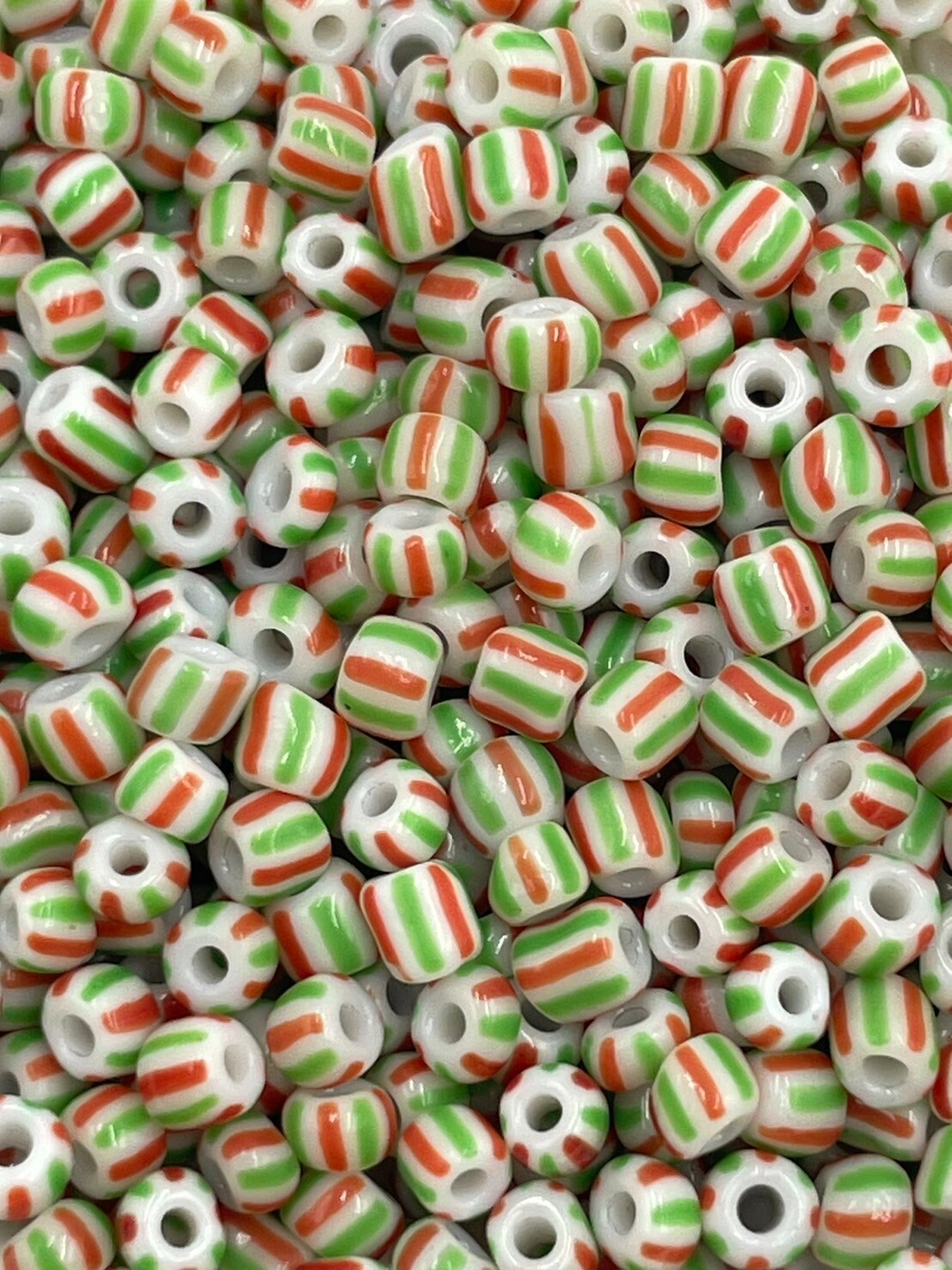 西瓜珠3mm-No.3白色-紅綠線條20g