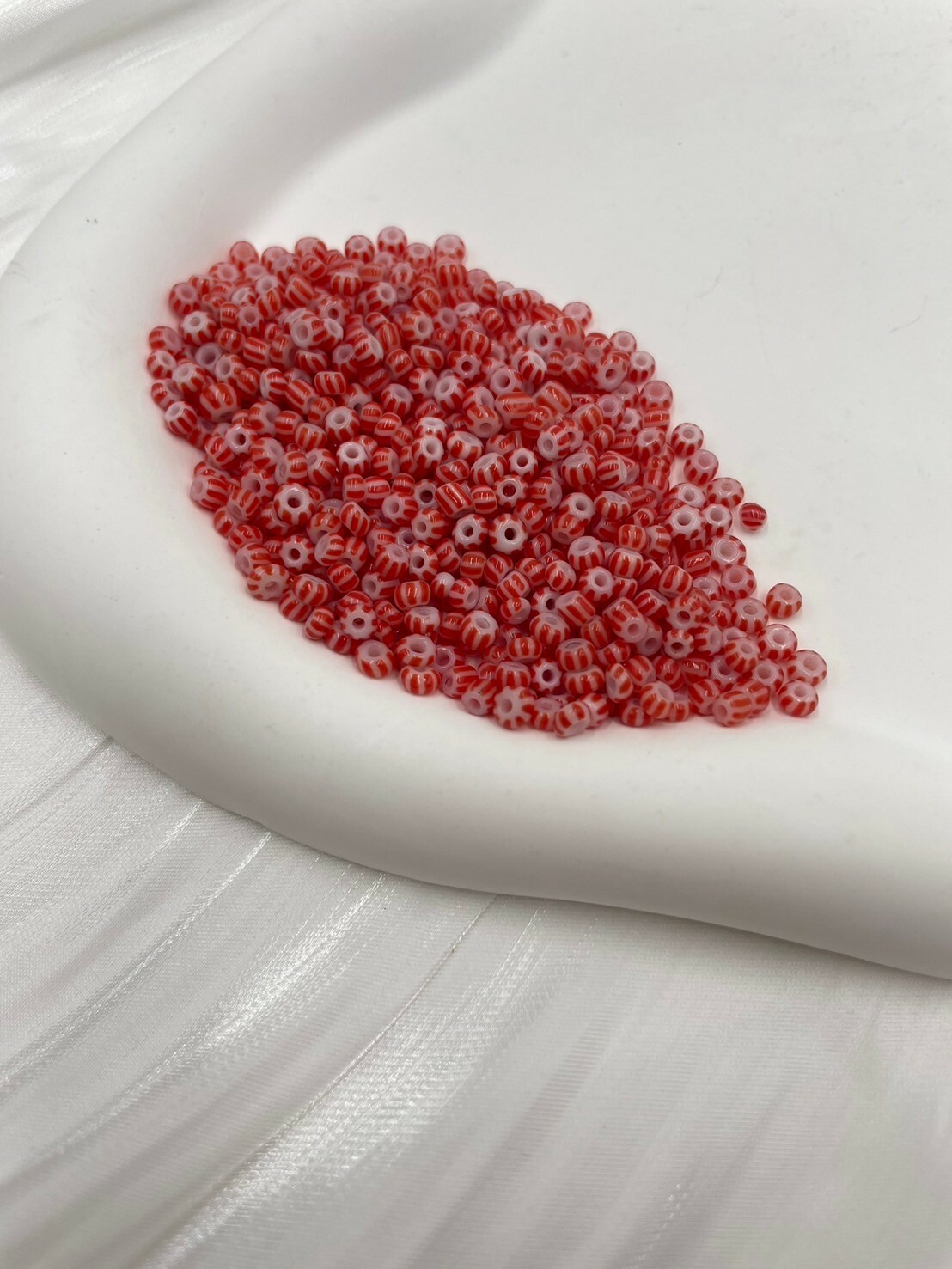 西瓜珠3mm-No.7白色-紅線條20g