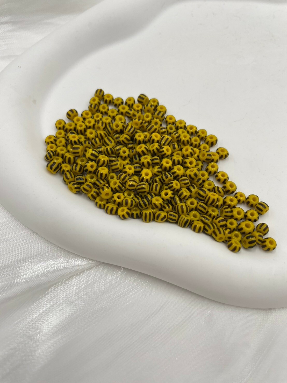 西瓜珠4mm-No.1黃色-黑8線20g