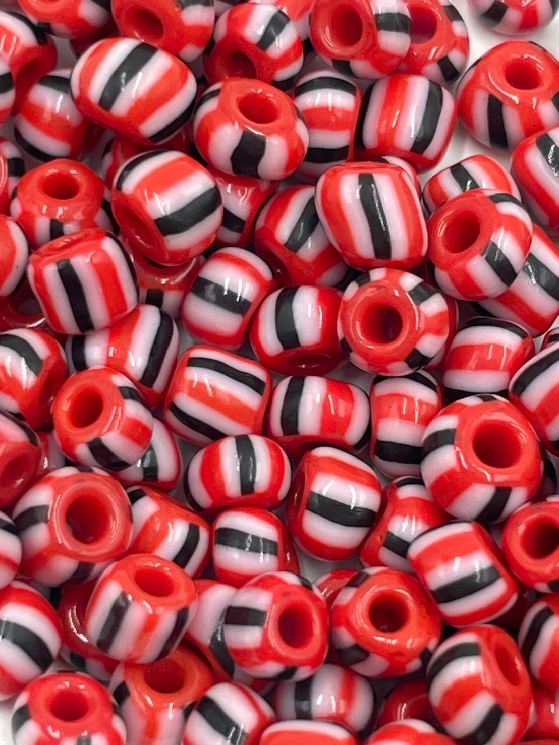 西瓜珠4mm-No.4紅色-黑白壓線20g